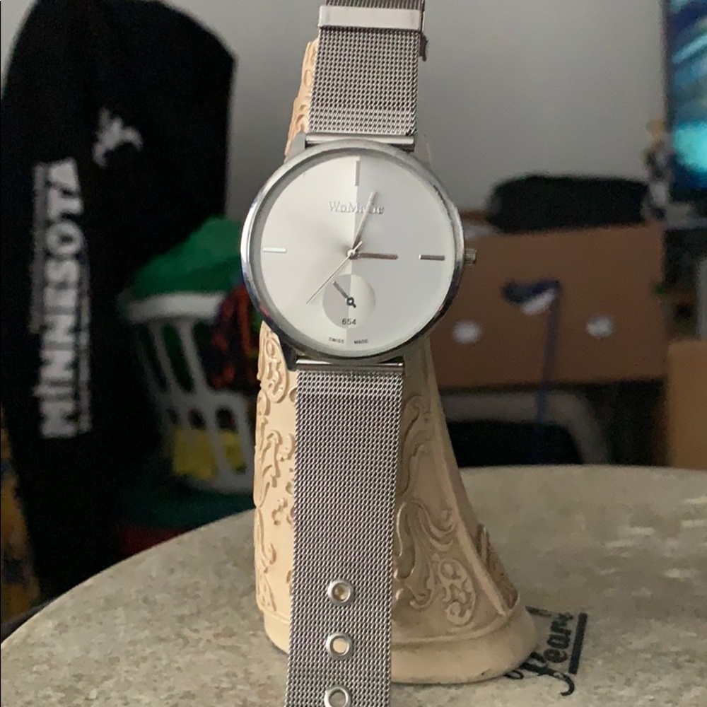 Luxurious WoMaGe woman’s watch